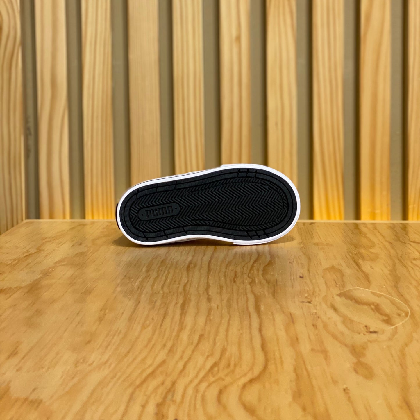 Tenis puma Court Classic Vulc FS V INF 39656102 Blanco Negro Bebe