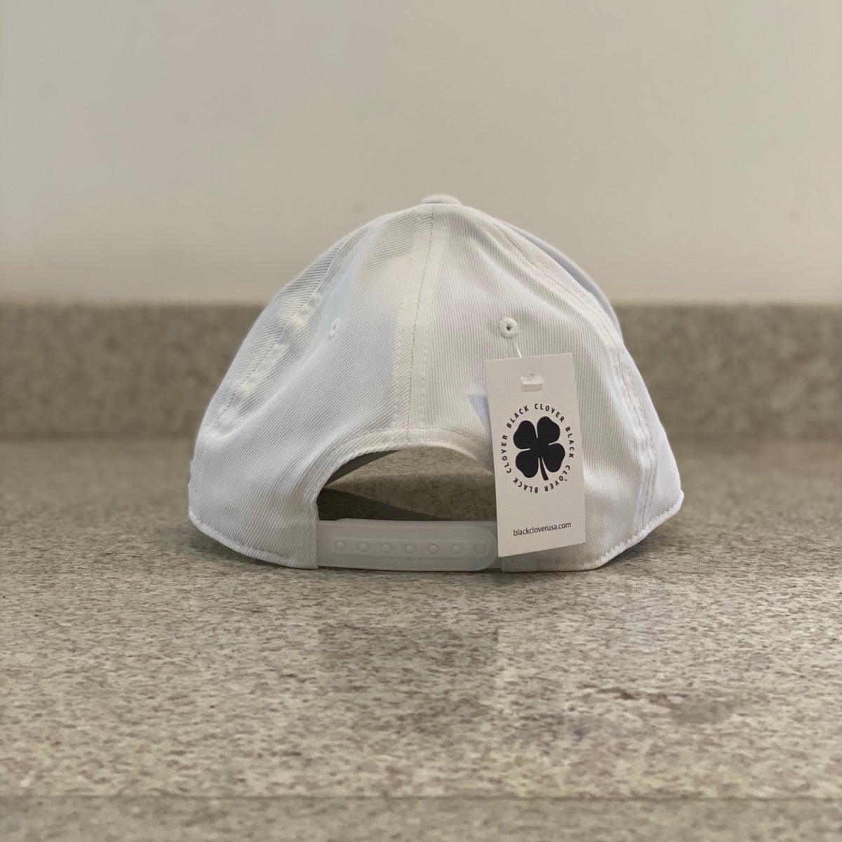 Gorra Black Clover Boxed In Luck 6 Blanco Ajustable