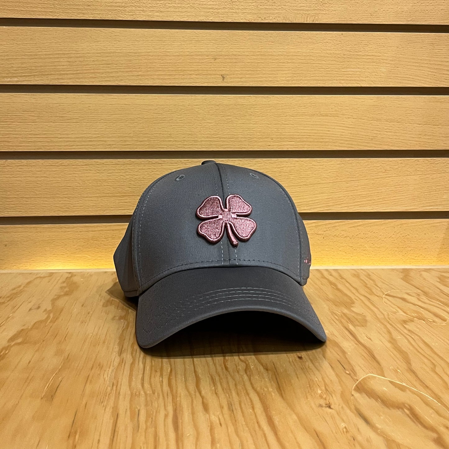 Gorra Black Clover Premium 147 Gris Rosa