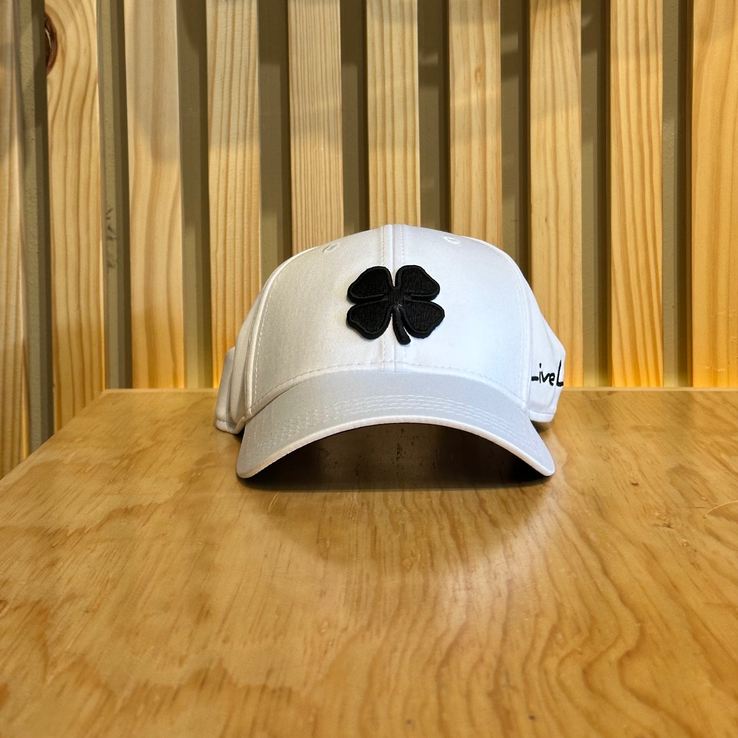Gorra Black Clover Premium 1A Blanco Negro Ajustable
