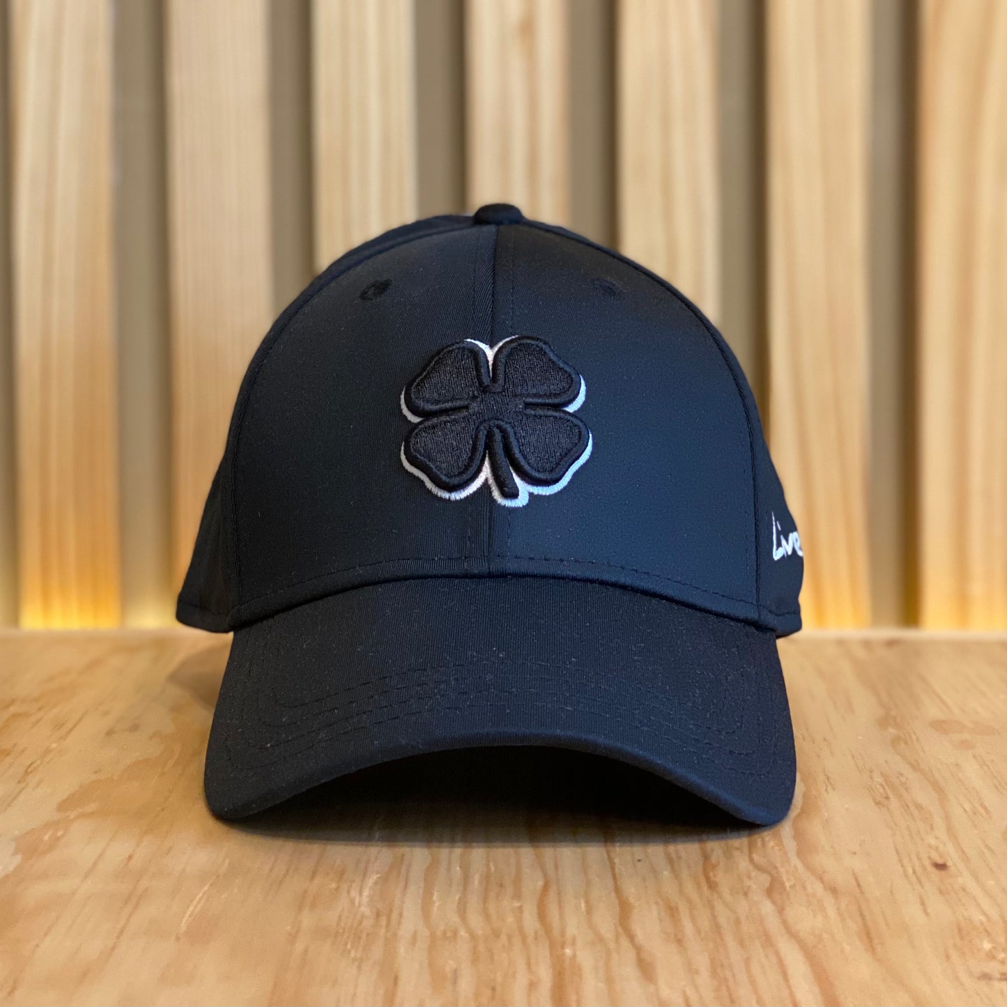 Gorra Black Clover Premium 2A Negro Blanco Ajustable