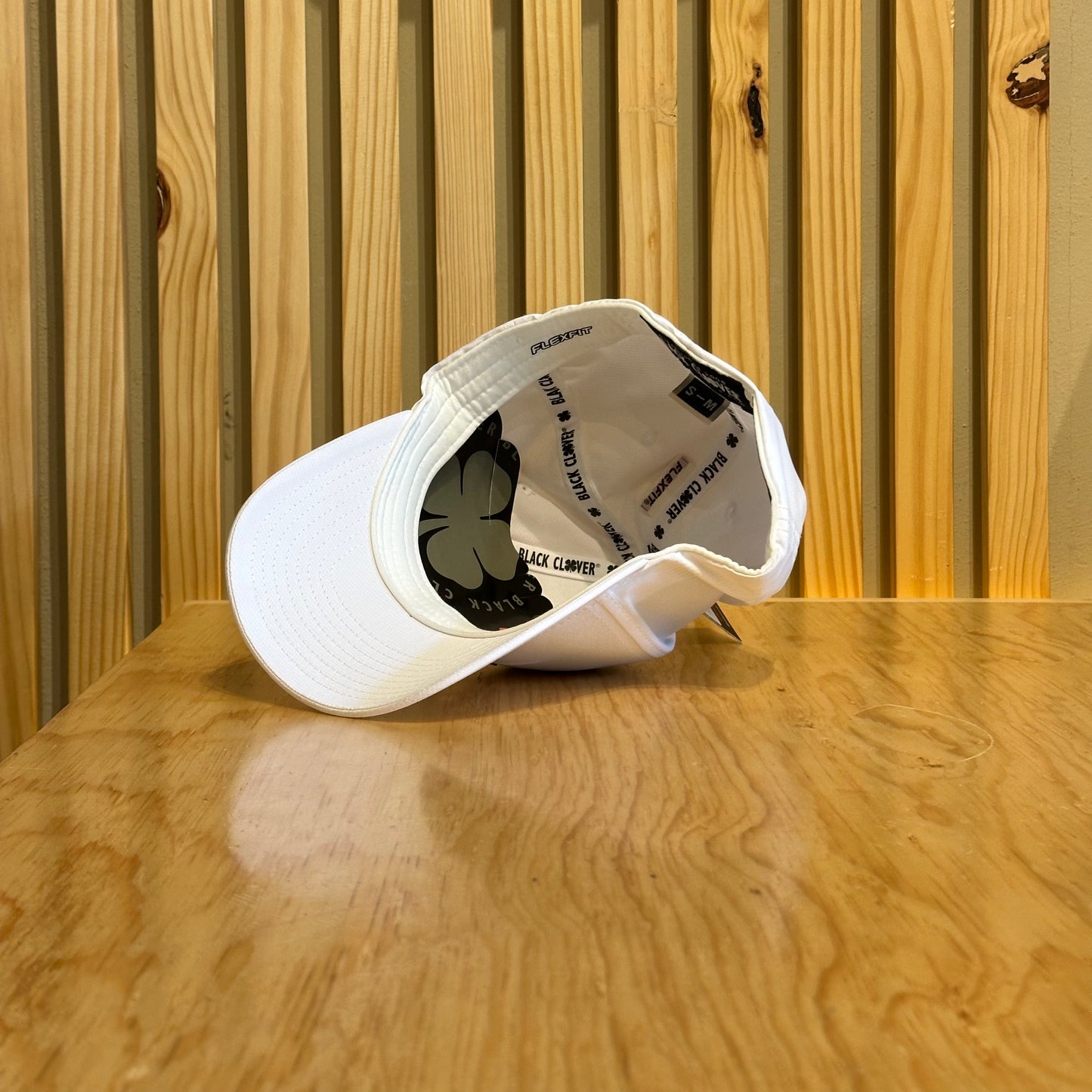 Gorra Black Clover Sharp Luck 5 Blanco