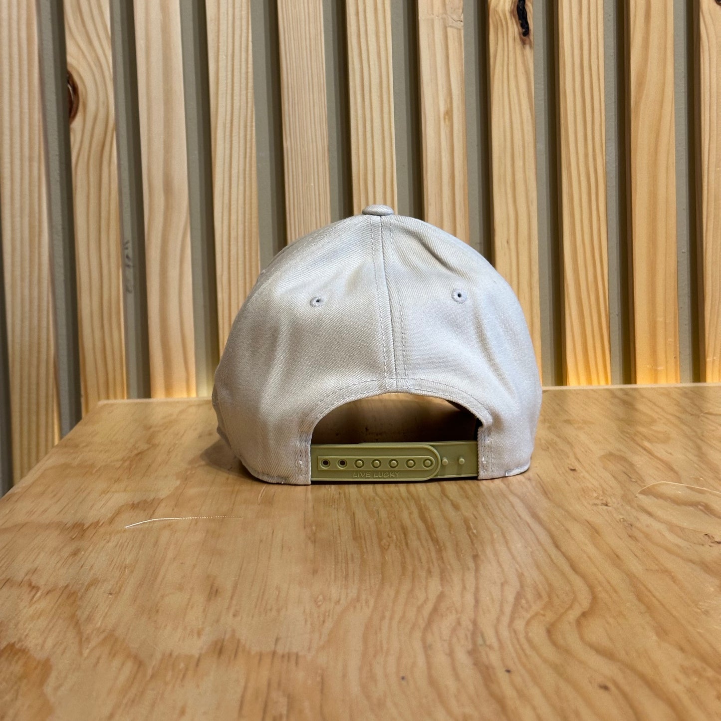Gorra Black Clover Boxed In Luck 2 Beige Ajustable